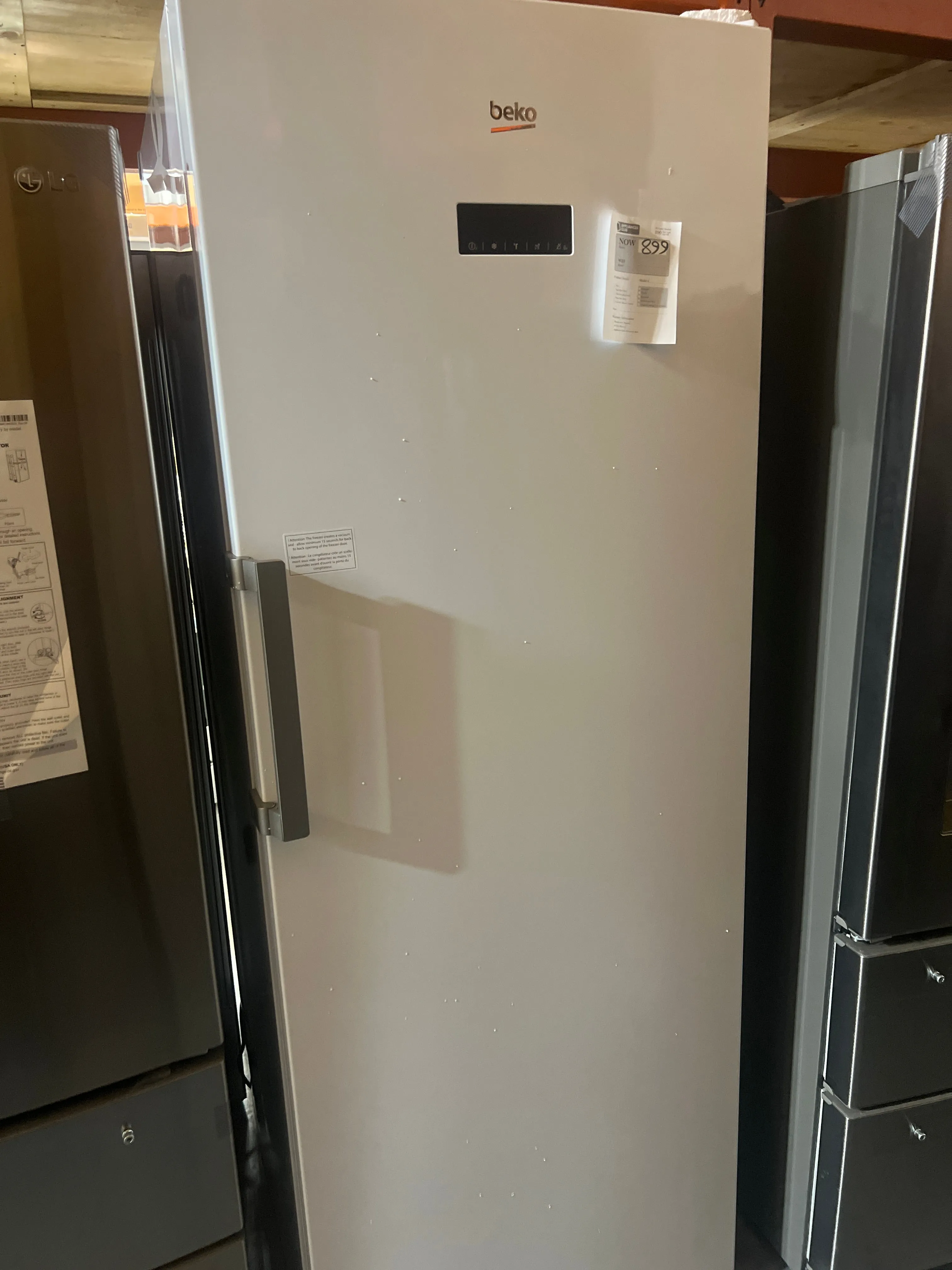 Beko 28" Upright Freezer with Auto Ice