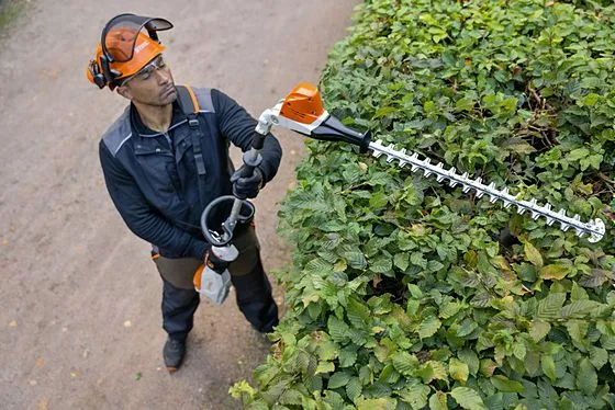 STIHL HLA 66 PROFESSIONAL LONG-REACH BATTERY HEDGE TRIMMER